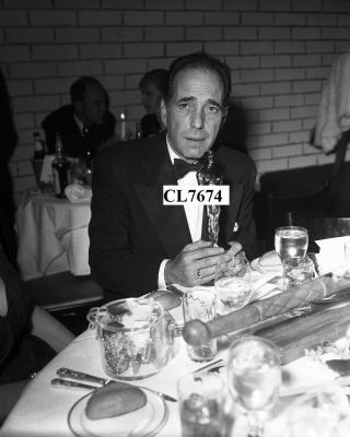 Humphrey Bogart With His Best Actor Oscar At The Academy Awards At Rko Pantages