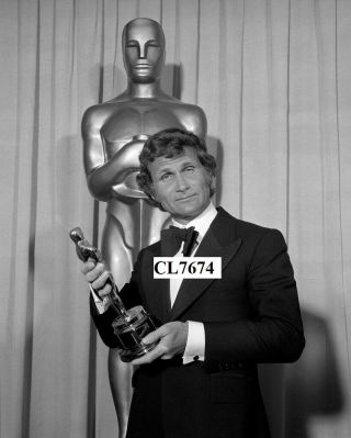 Jerome Hellman Holding The Best Picture Oscar At The 42nd Academy Awards Photo