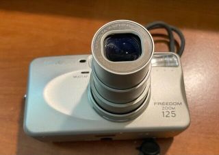 VINTAGE MINOLTA FREEDOM ZOOM 125 35mm CAMERA w/ roll of film and instructions 3