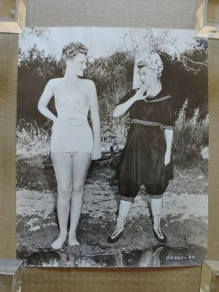 Joyce Mathews With Helaine Moler Orig Leggy Candid Swimsuit Photo 1938 Paramount