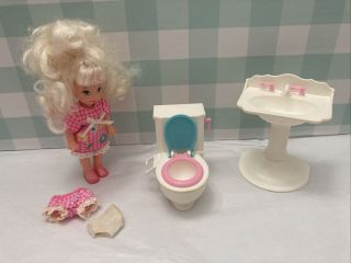Vintage 1996 Barbie Little Sis Kelly Doll Potty Training Drinks & Wets By Mattel