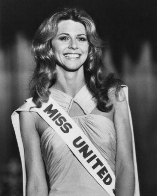 The Bionic Woman Lindsay Wagner Miss Usa Beauty Pageant Pose 8x10 Photo