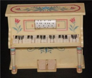 Enesco Small World Of Music Player Piano Music Box 1985,  Vintage