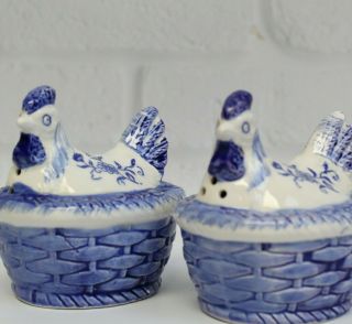 Vintage Blue White Hen On Nest Salt Pepper Shakers Table Decor Art Line Japan 3 "