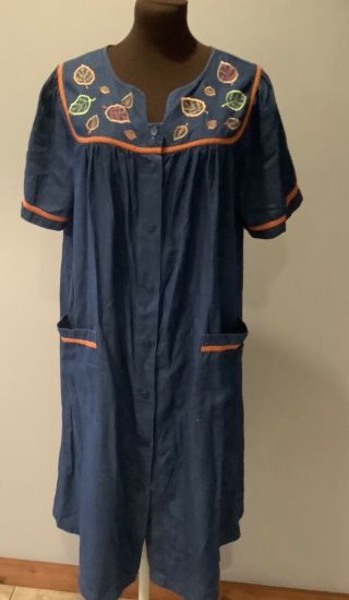 Vintage Go Softly Patio Dress Denim Embroidered Flowers Piping Robe Sz M