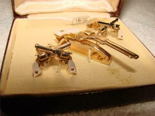 Vtg Mib Swank Six Gun Gold Tone Tie Bar & Cuff Link Set - Mother Of Pearl Handles