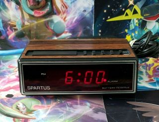 ❤1980s Vintage Spartus 1108 Alarm Clock Wood Grain Electric/Battery LCD 2