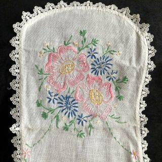 Vintage Hand Embroidered Linen Dresser Scarf Runner With Lace Edging 38 In Long