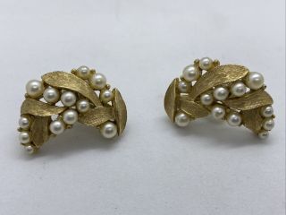 Signed Crown Trifari Vintage Pearl Gold Tone Leaf Flower Retro Clip Earrings