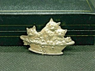 Vintage Silver Tone 3 Cats In A Basket Pin Brooch
