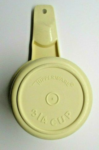 Vintage Tupperware 762 - 6 3/4 Cup Size Kitchen Measuring Cup