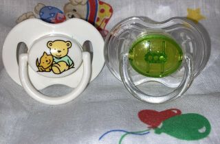 Vintage Avent Silicone Pacifiers - Adorable Bear/clear/green 0,  Months