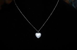 Vintage 925 Sterling Silver Necklace W/mother Of Pearl Heart Pendant