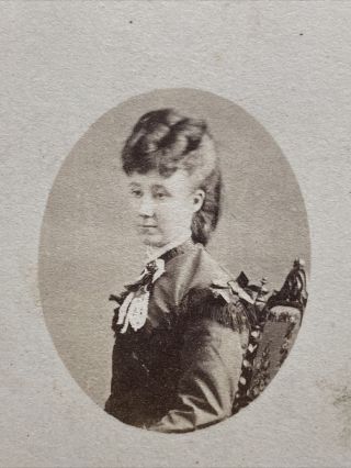 Victorian Carte De Visite CDV: Young Lady Hairstyle: Reeks: Evesham: 1 Of 2 2