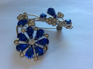 Vintage Jewellery Lovely Blue And White Rhinestone Flower Brooch In Silver Tone
