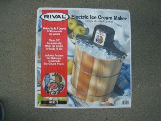 Vintage Rival 4 Qt.  Ice Cream Frozen Yogurt Maker,  Wooden Bucket 8455