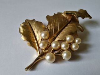 Vtg.  Crown Trifari Leaf Flower Brooch Pin Gold Tone Faux Pearl