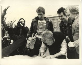 Sex Pistols Sid Vicious Sign Record Deal 1977 Buckingham Palace Vintage Photo