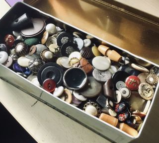 Vintage Tin Full Of Vintage Buttons - Great Assortment - 1.  194kg