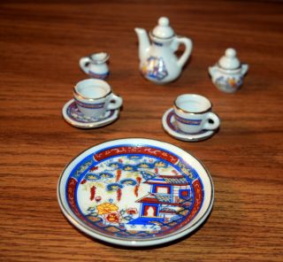 Doll House Miniatures Tea Set Coffee Pot Creamer Sugar 2 Cups & 2 Saucers
