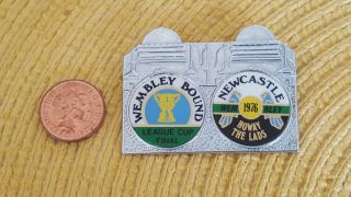 Vintage Newcastle United League Cup Final Wembley Bound 1976 Pin/lapel Badge.