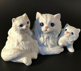 White Persian Cat & Kittens Figurine Porcelain Blue Eyes Homco Vintage 7 1/2 "