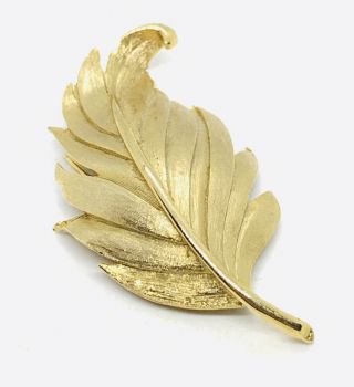 Elegant Vintage Signed Kramer Gold Rhodium Plate Leaf On The Wind Brooch Pin