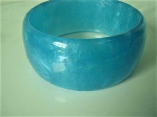 Vintage Pearlized Blue Lucite Plastic Bangle Bracelet 1 1/4 In.