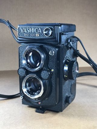 Yashica Mat - 124g Twin - Lens Reflex Camera