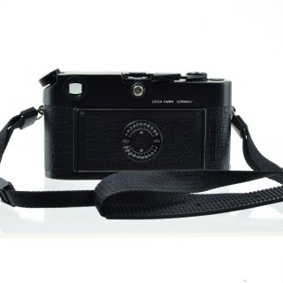 LEICA M6 RANGEFINDER CAMERA BODY ONLY with body cap 2