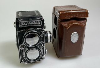 Rolleiflex 2.  8e Tlr Camera Xenotar 80mm F2.  8 Lens With Case