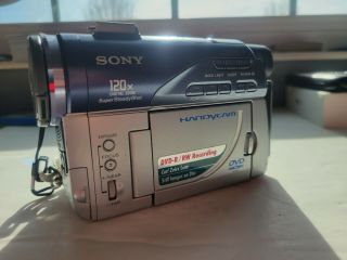 Sony Handycam Dcr - Dvd100 Digital Video Camera 120x Carl Zeiss Zoom Lens