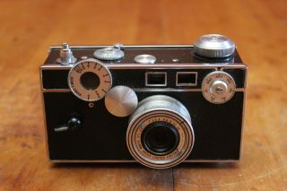Vintage Argus C3 F/3.  5 50mm Coated Cintar Lens Leather Case