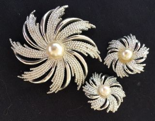 Vintage Sarah Coventry Pearl Flower Silver Tone Brooch Pin & Clip Earrings Set