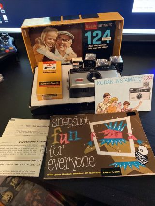 Kodak Instamatic 124 Color Outfit W/ Box & Instructions