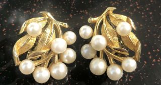 Vintage Trifari Gold Tone Leaves Faux Pearl Leaf Clip Earrings