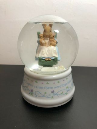 Vintage 1992 Beatrix Potter Schmid Music Box Mrs.  Rabbit Snow Globe ”rock A Bye "