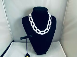 Vtg.  Monet White Enamel & Shiny Gold Tone Chunky Connecting Rings Necklace