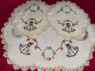 Crinoline Ladies & Circles Of Daisy Flower - Vintage Hand Embroidered Duchess Set