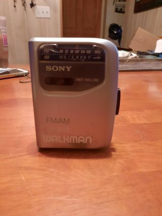 Vintage Sony Walkman Wm - Fx141 Am/fm Portable Cassette Player W/belt Clip M - 1010