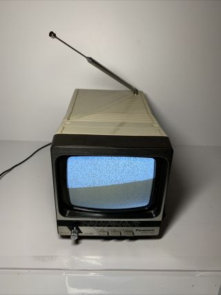 Vintage 1984 Panasonic Ac/dc 4 - Way Model Tr - 5111t Tv & Am/fm Radio