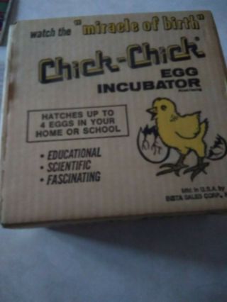 Vintage Chick Chick Deluxe 4 Egg Incubator Model C - 12,  Electric