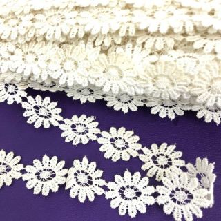 Vintage Lace Trim Embroidered Daisy Flower 15 Yards 3/4” Wide Off White
