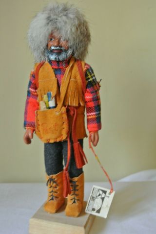 Vintage Quebec Canada Indien Art Eskimo Doll Post Man Fur Hat Leather Vest 9 "