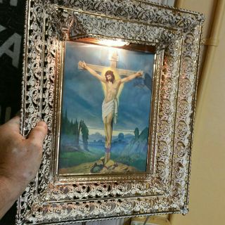 Vintage 3 D Lenticular Jesus On Cross In Lighted Metal Frame 13 Inch By 15 Inch