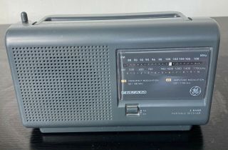 Vintage Ge Model 7 - 2662a With 2 - Band Portable Am/fm Radio Receiver