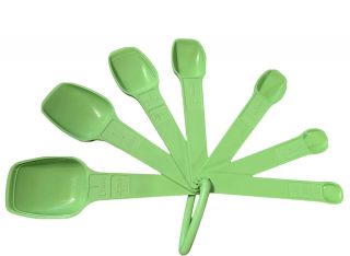 Vintage 1970s Tupperare Complete Set Of 7 Green Measuring Spoons W/ Ring
