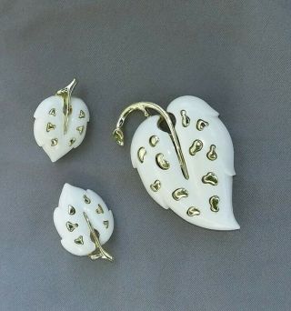 Vintage Sarah Coventry White Velvet Enamel Leaf Brooch & Clip Earrings Goldtone