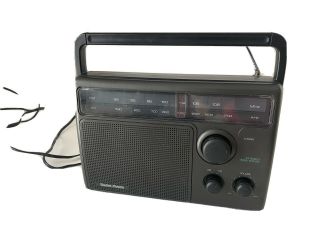 Vintage Radio Shack Model 12 - 686 Am/fm Radio - -