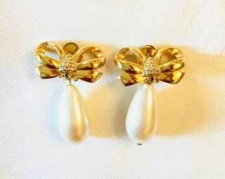 Vintage Elizabeth Taylor White Diamonds Faux Pearl Gold Bow Clip Earrings